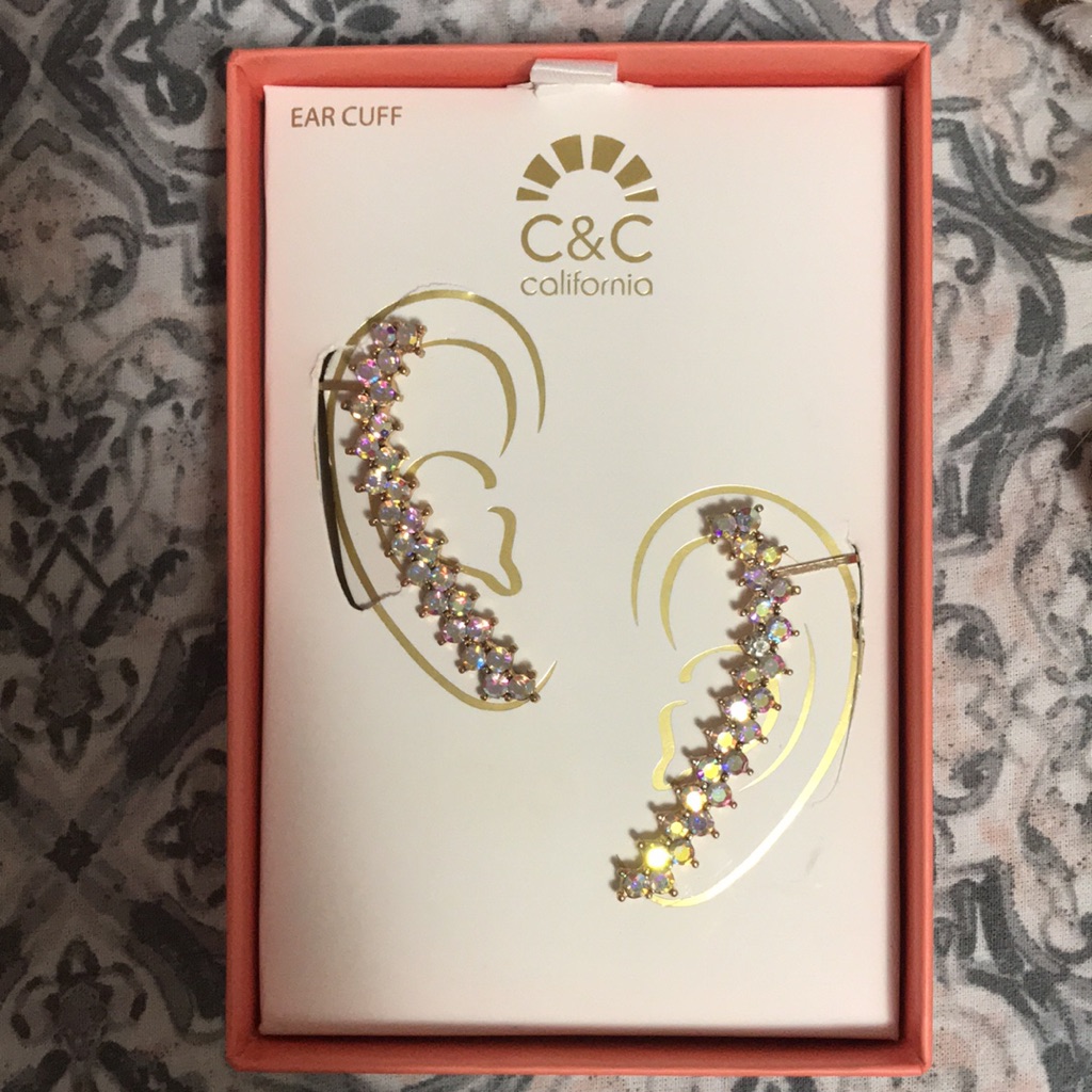 CC California Gold And Rhinestone Ear Cuffs 10$